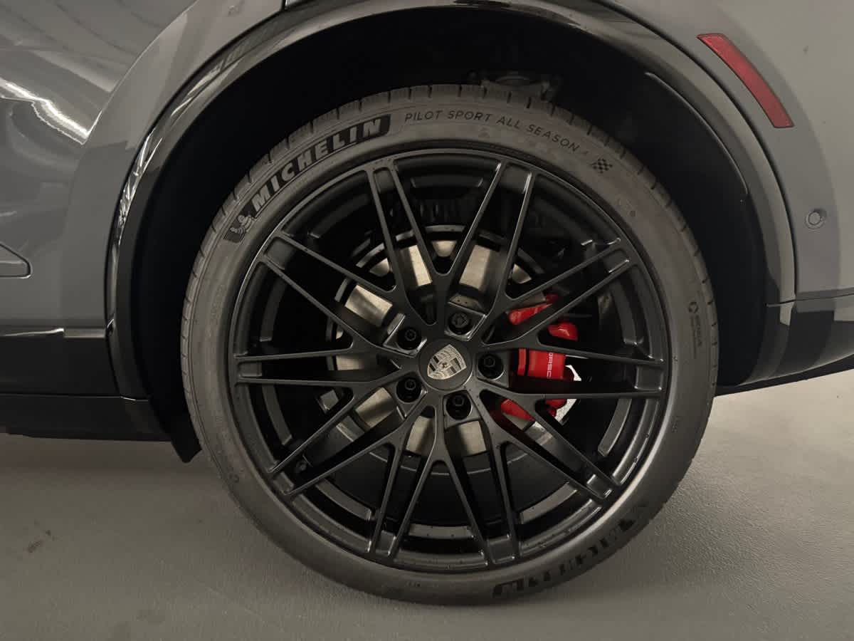 new 2025 Porsche Macan car