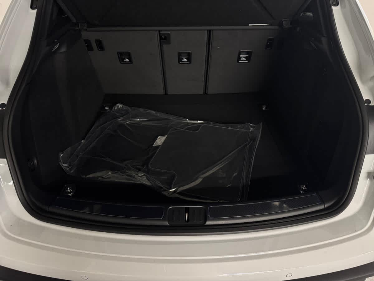 new 2025 Porsche Macan car