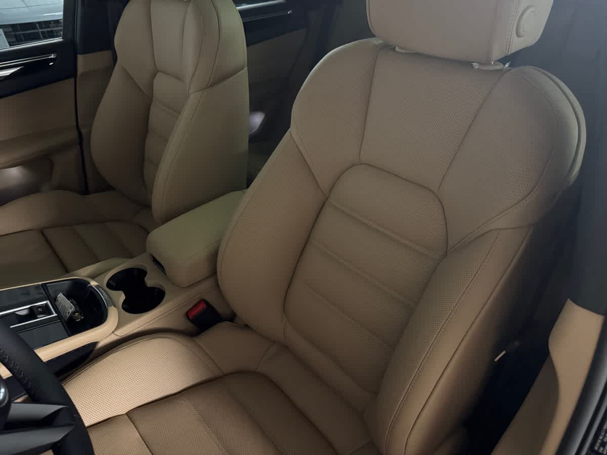 new 2025 Porsche Macan car