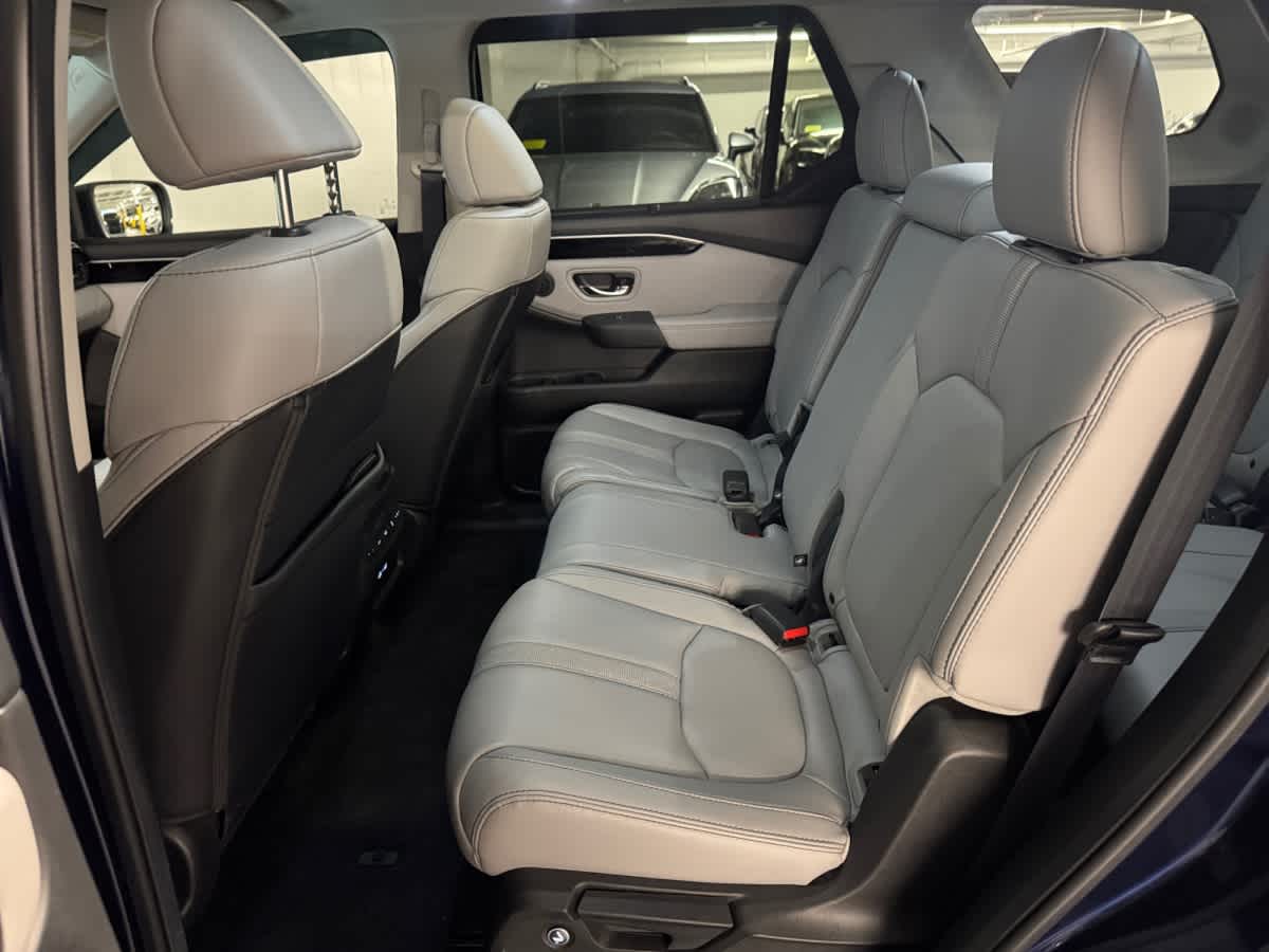 used 2023 Honda Pilot car, priced at $37,997