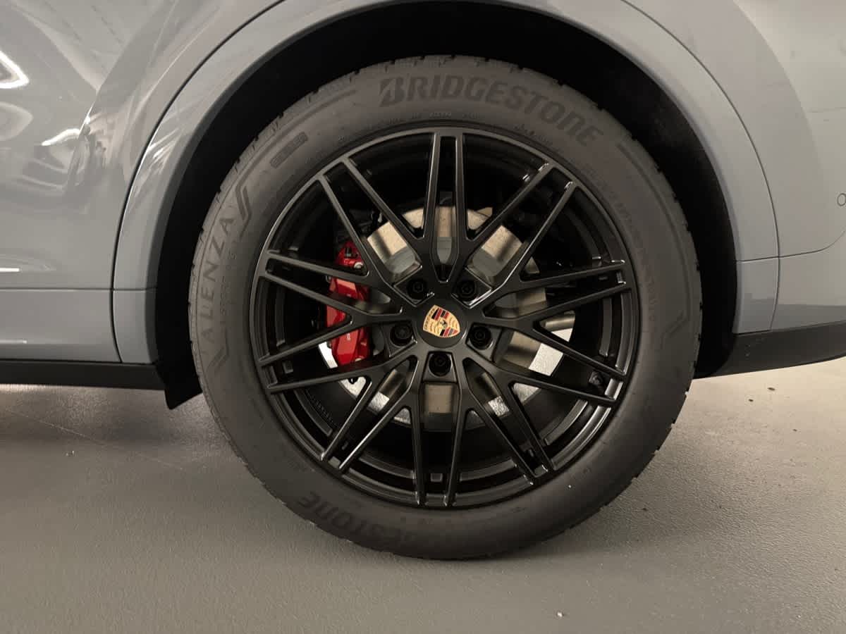 new 2025 Porsche Cayenne car