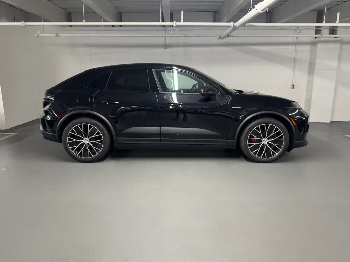 new 2025 Porsche Macan car