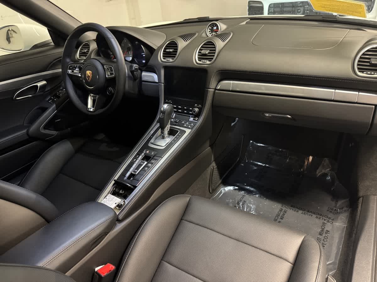 new 2024 Porsche 718 Boxster car