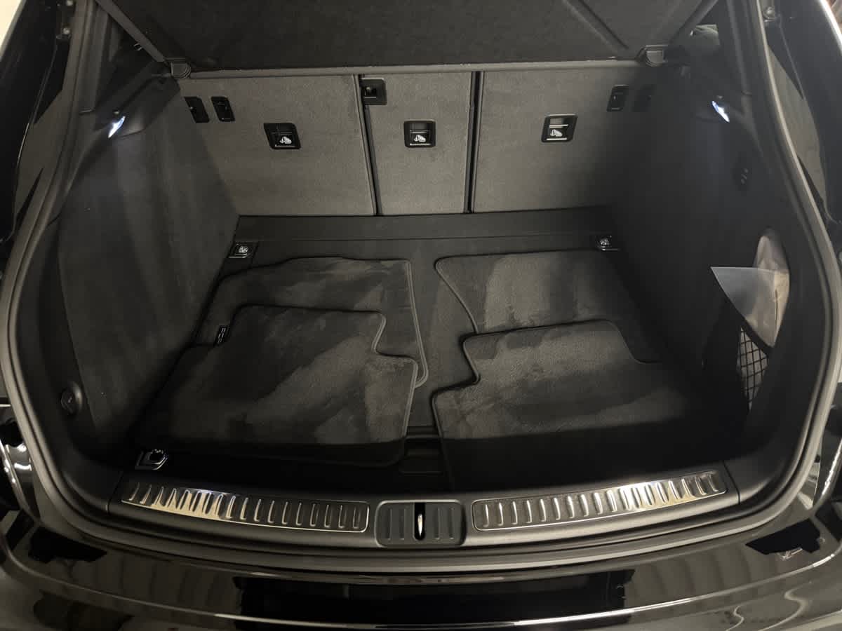 new 2025 Porsche Macan car