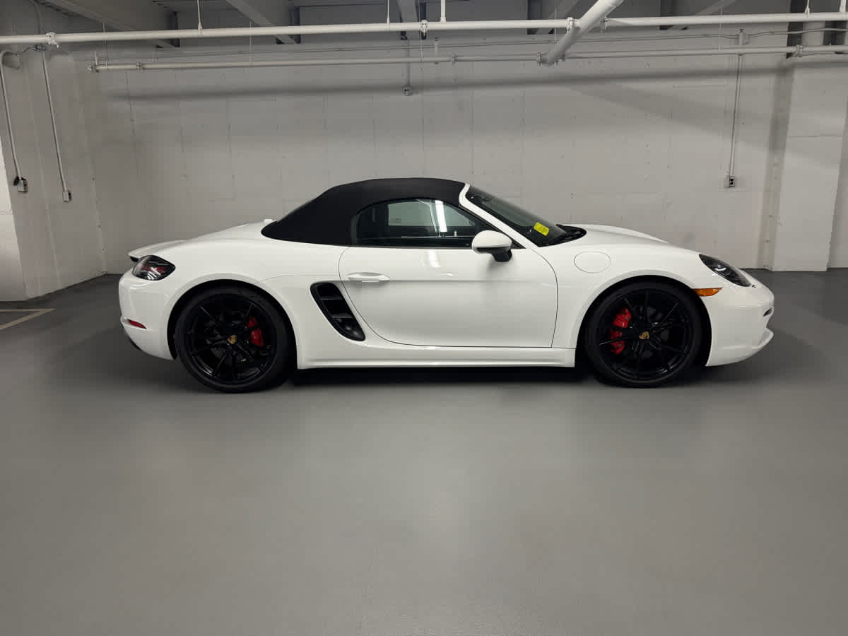 new 2024 Porsche 718 Boxster car