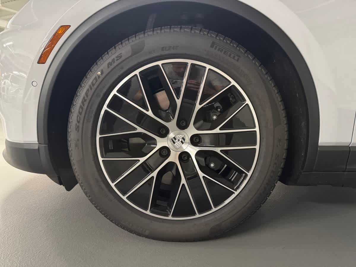 new 2025 Porsche Macan car