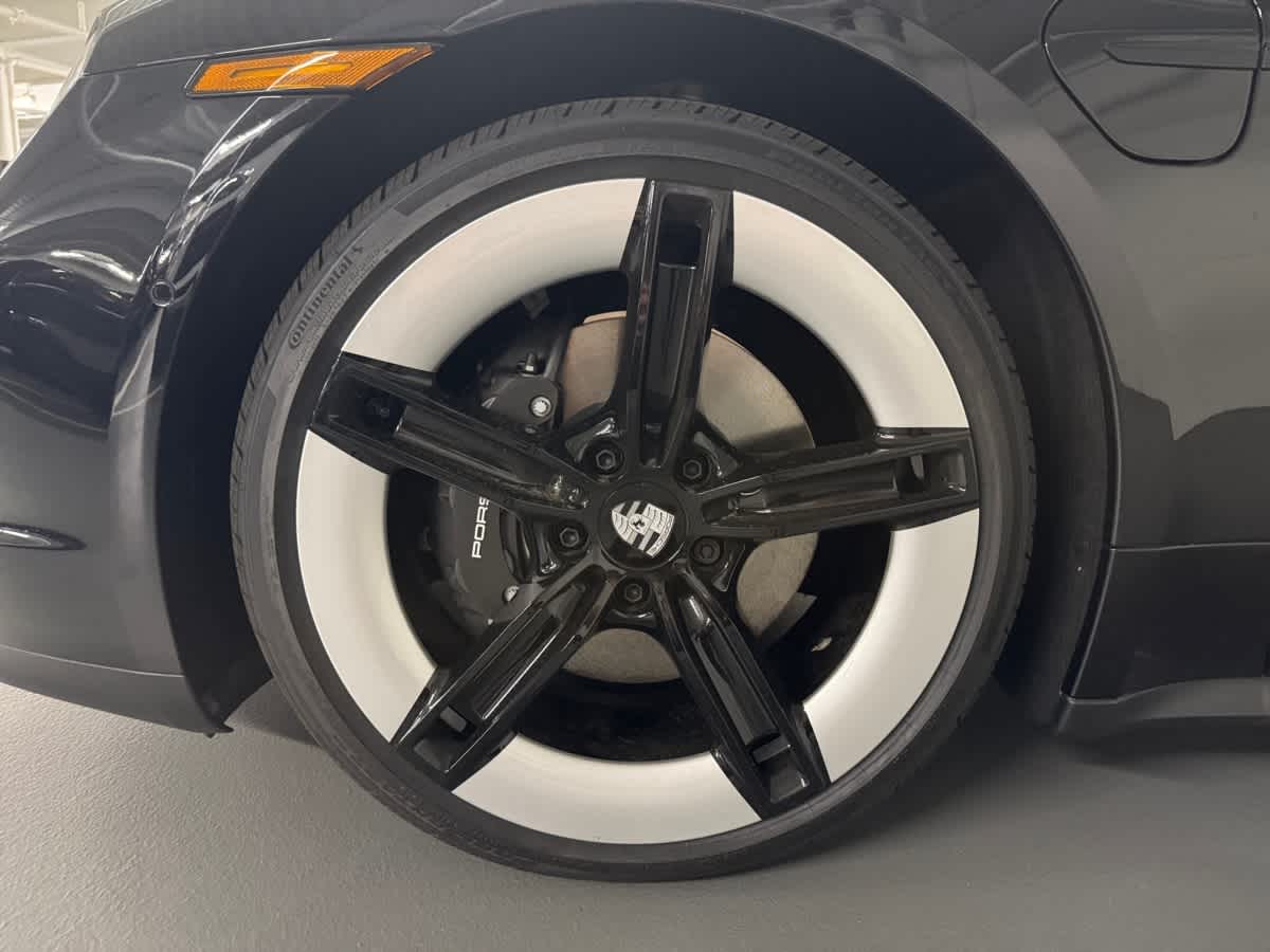 new 2025 Porsche Taycan car