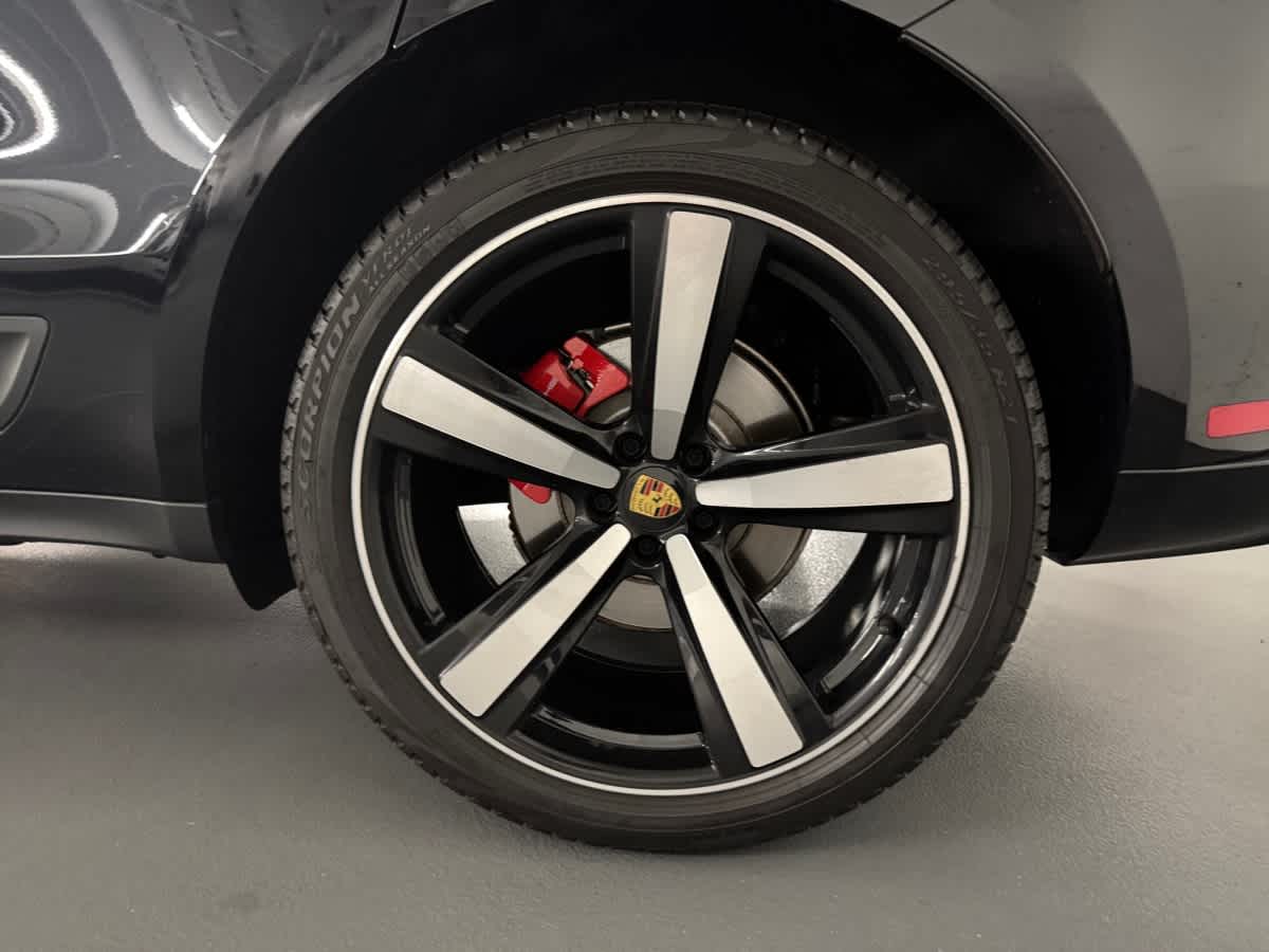 new 2025 Porsche Macan car