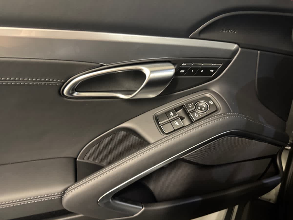 new 2025 Porsche 718 Boxster car