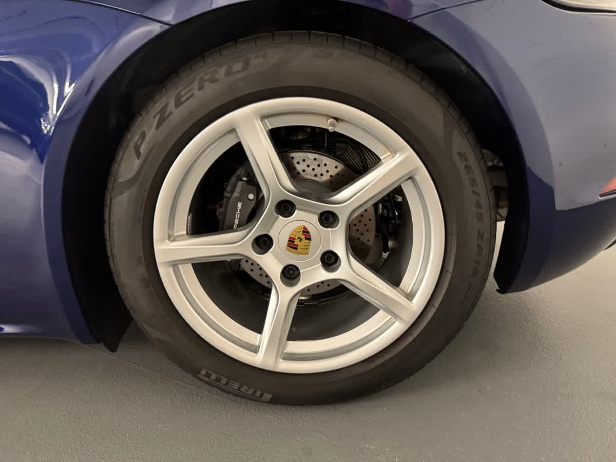 new 2024 Porsche 718 Boxster car