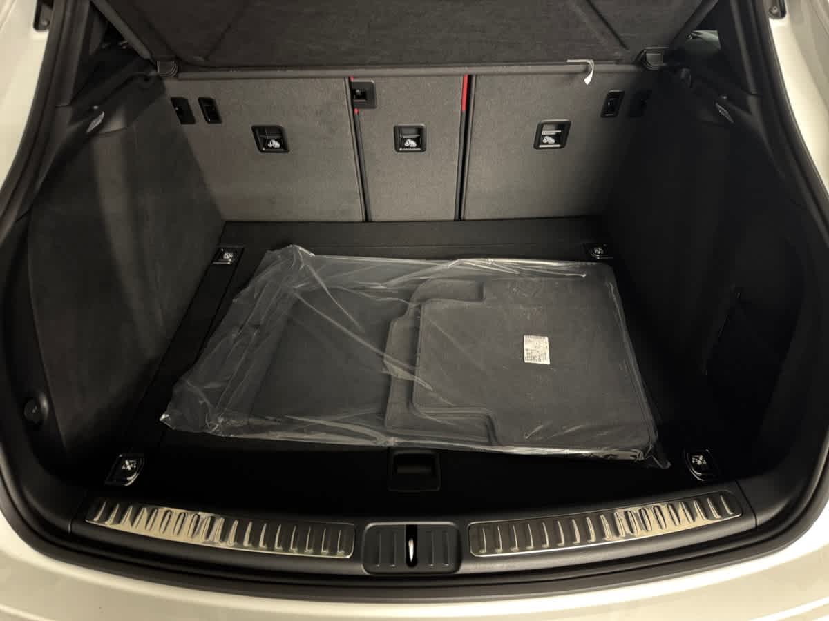 new 2025 Porsche Macan car