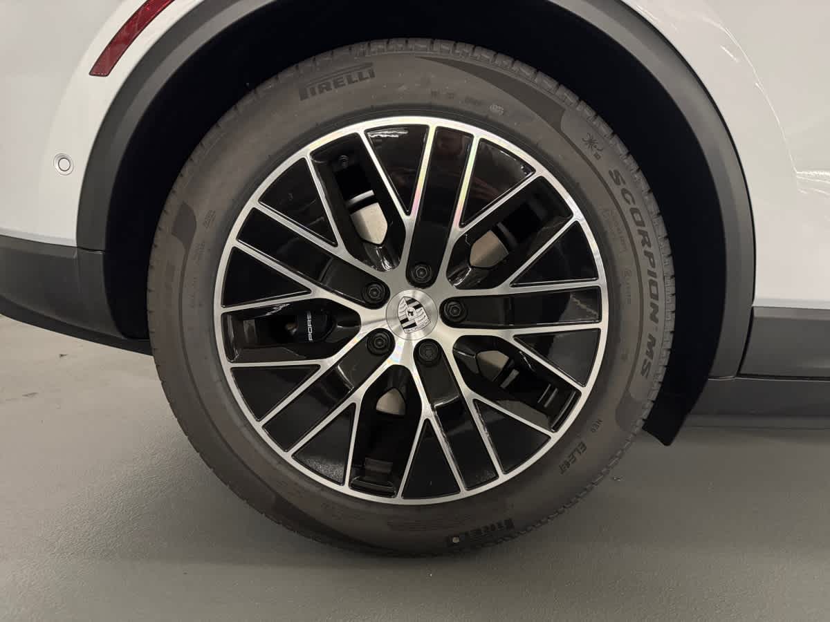 new 2025 Porsche Macan car