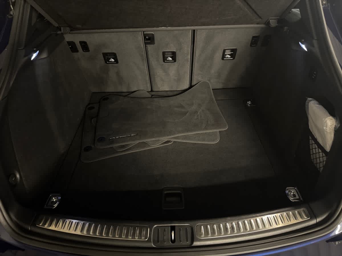 new 2025 Porsche Macan car