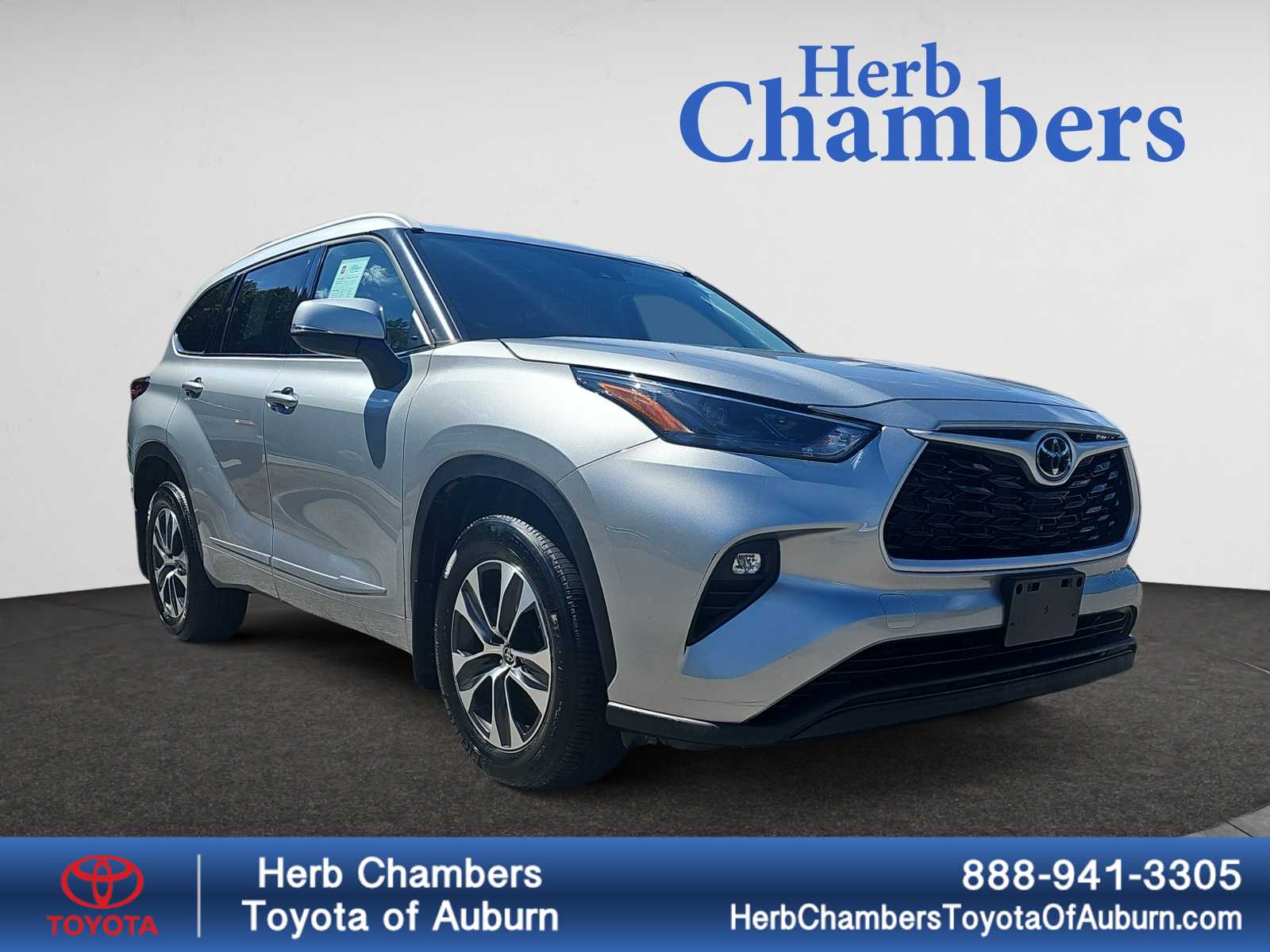 used 2022 Toyota Highlander car, priced at $39,998