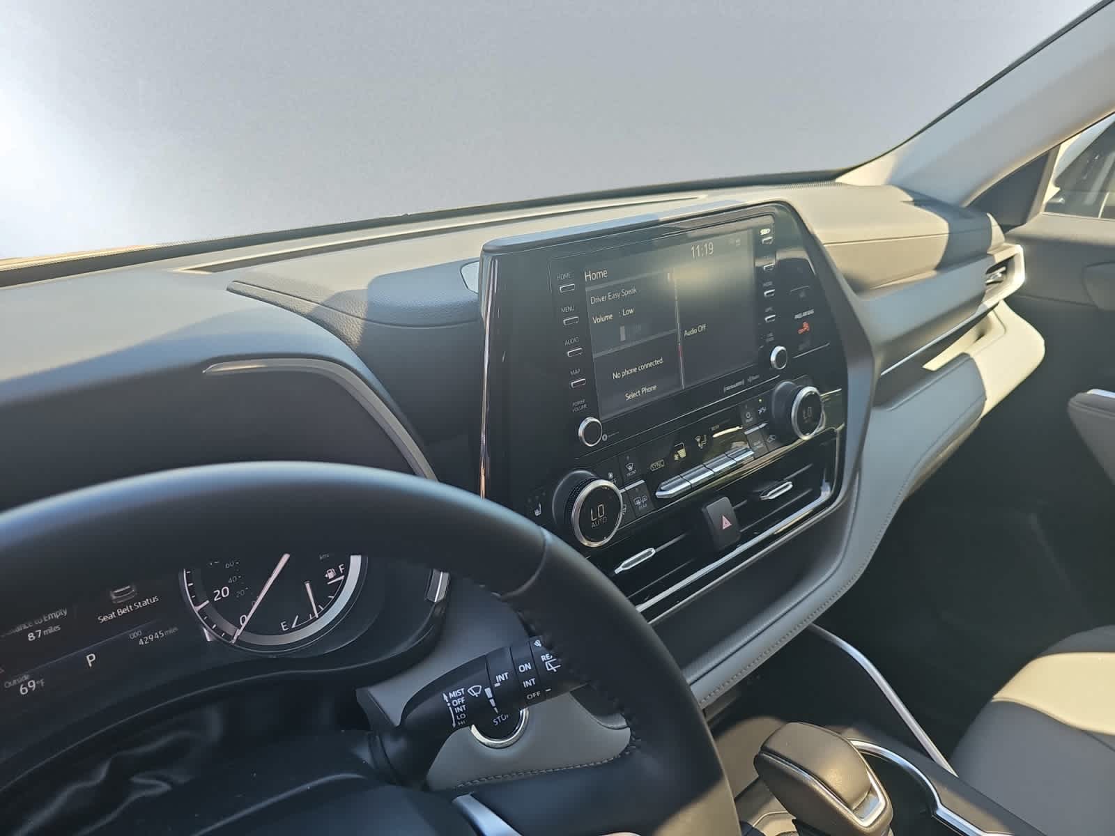 used 2022 Toyota Highlander car, priced at $39,998