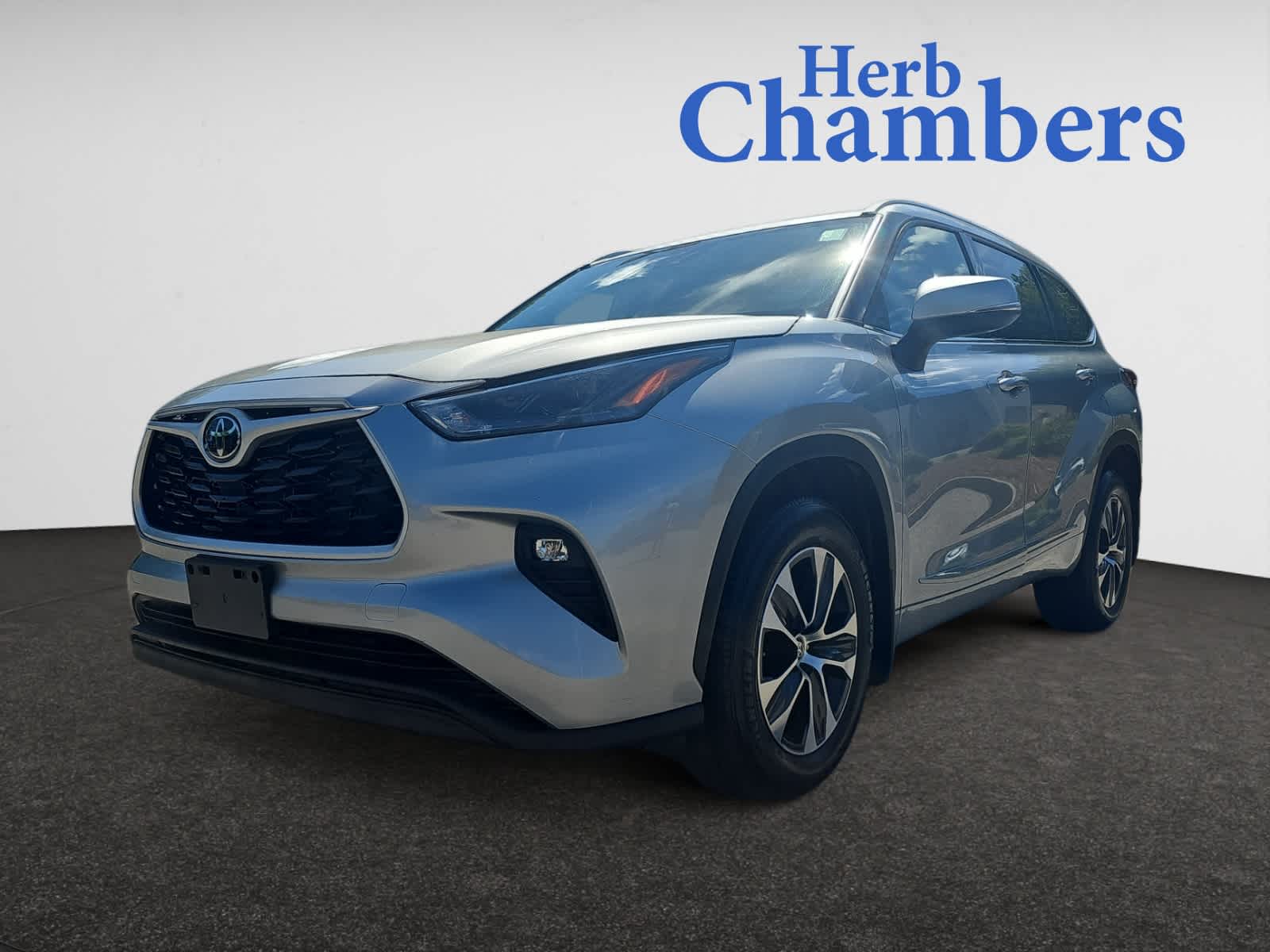 used 2022 Toyota Highlander car, priced at $39,998