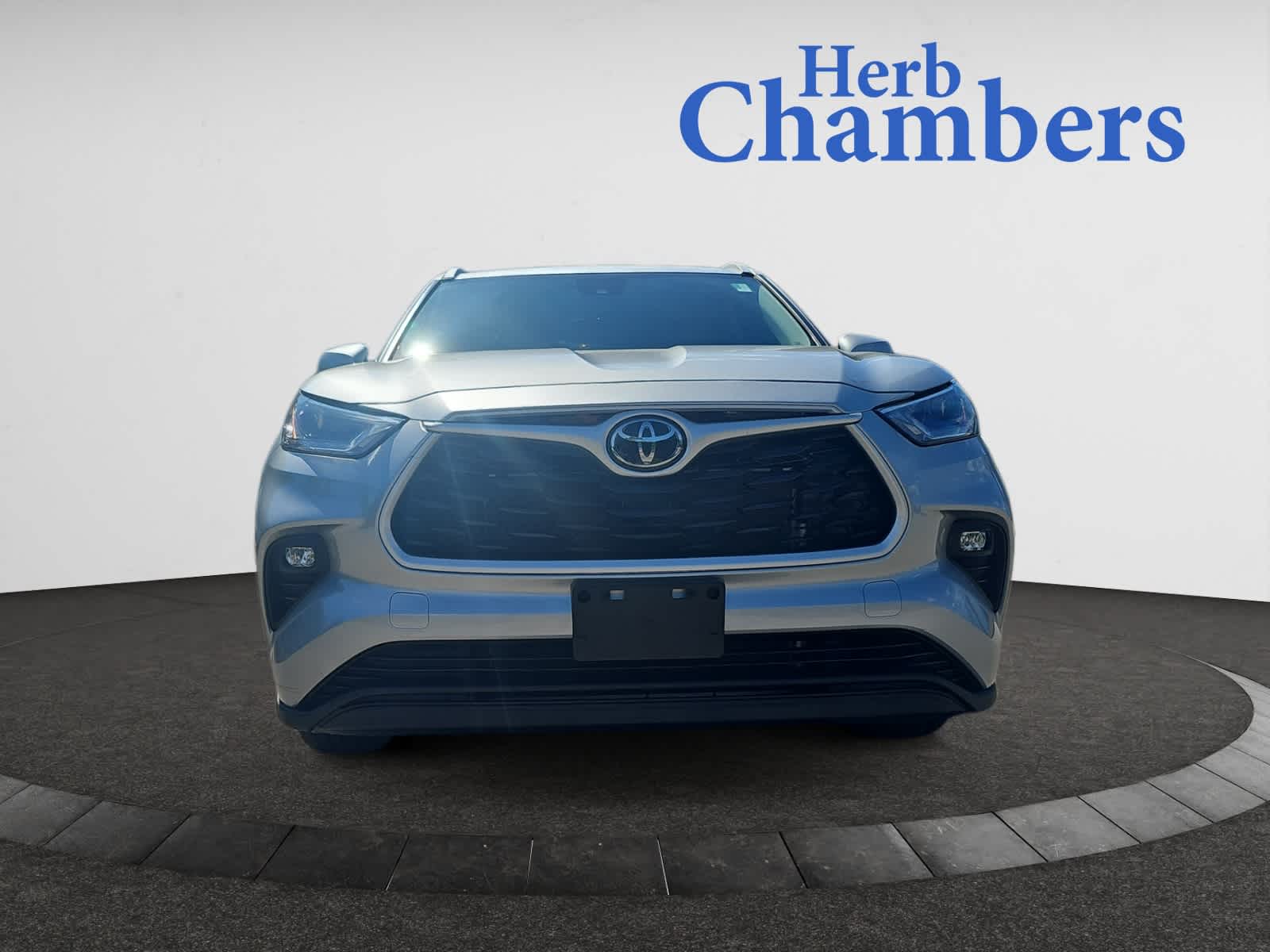 used 2022 Toyota Highlander car, priced at $39,998