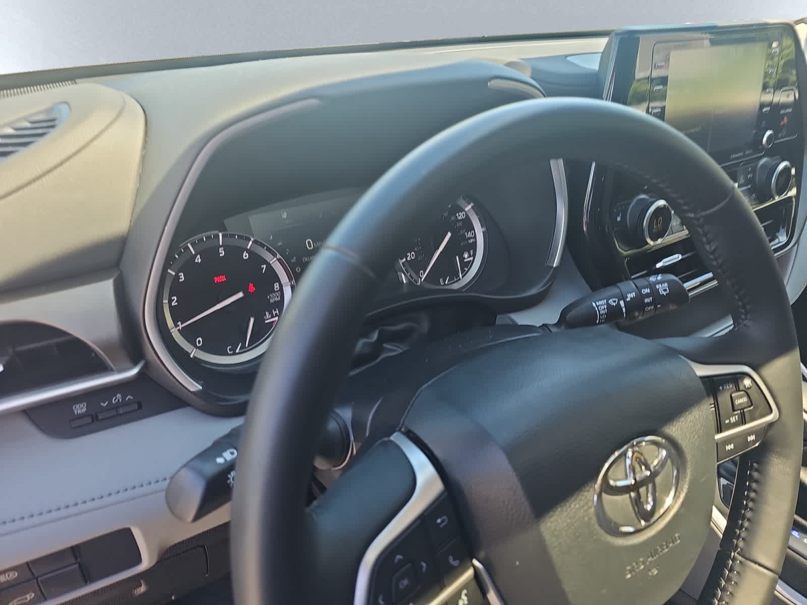 used 2022 Toyota Highlander car, priced at $39,998
