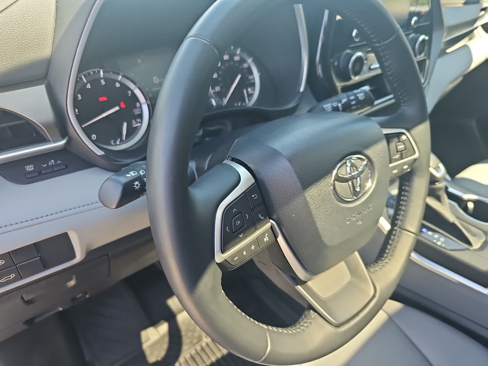used 2022 Toyota Highlander car, priced at $39,998