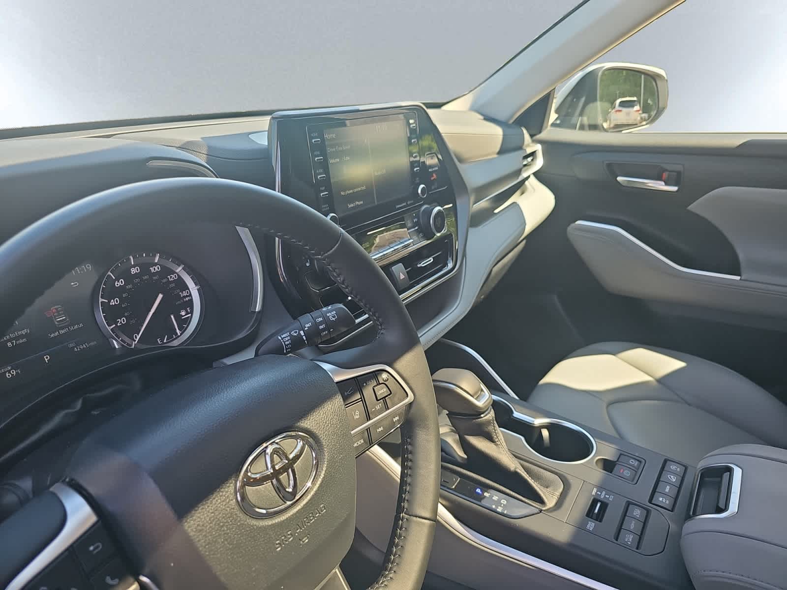used 2022 Toyota Highlander car, priced at $39,998