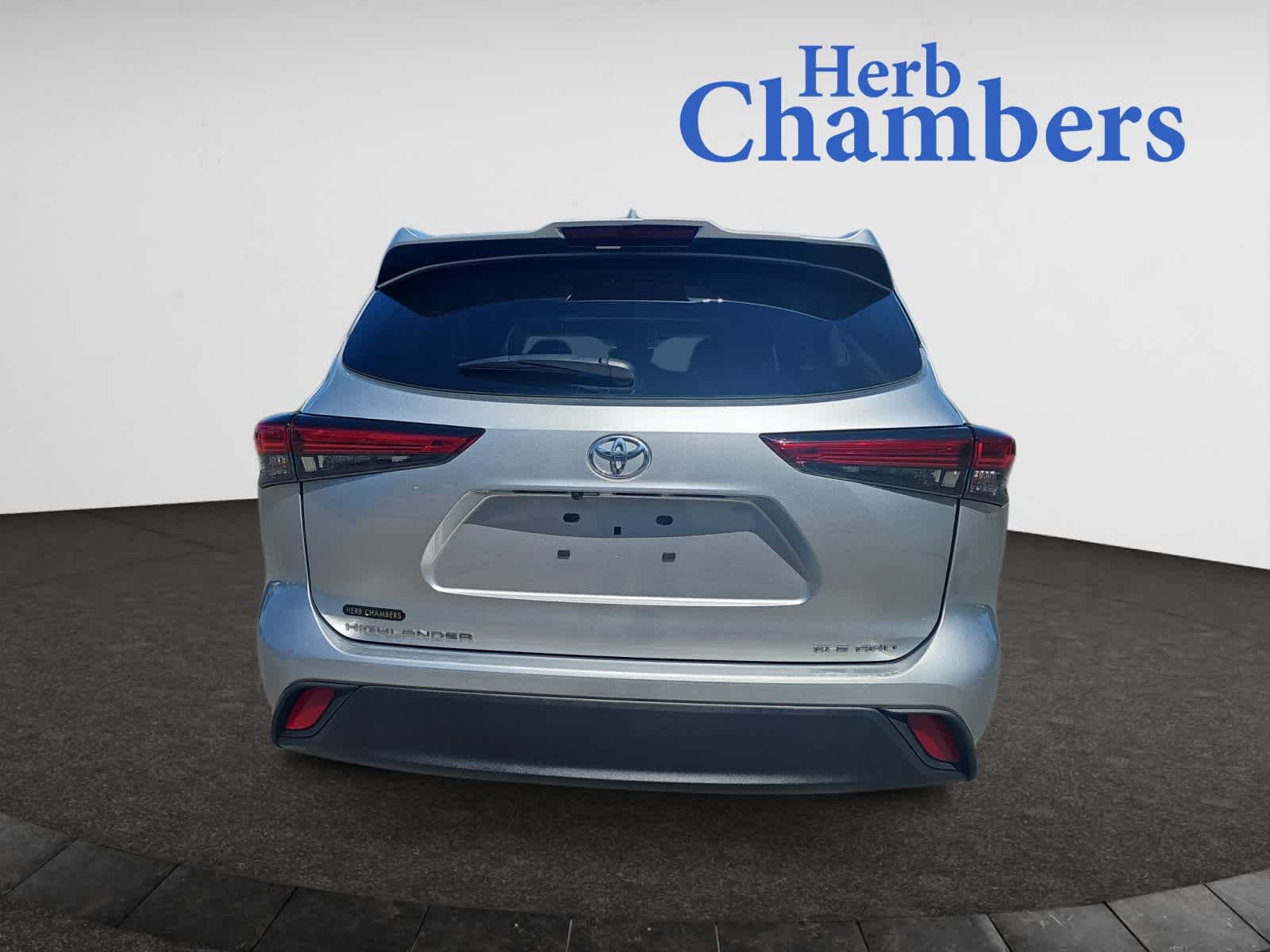 used 2022 Toyota Highlander car, priced at $39,998