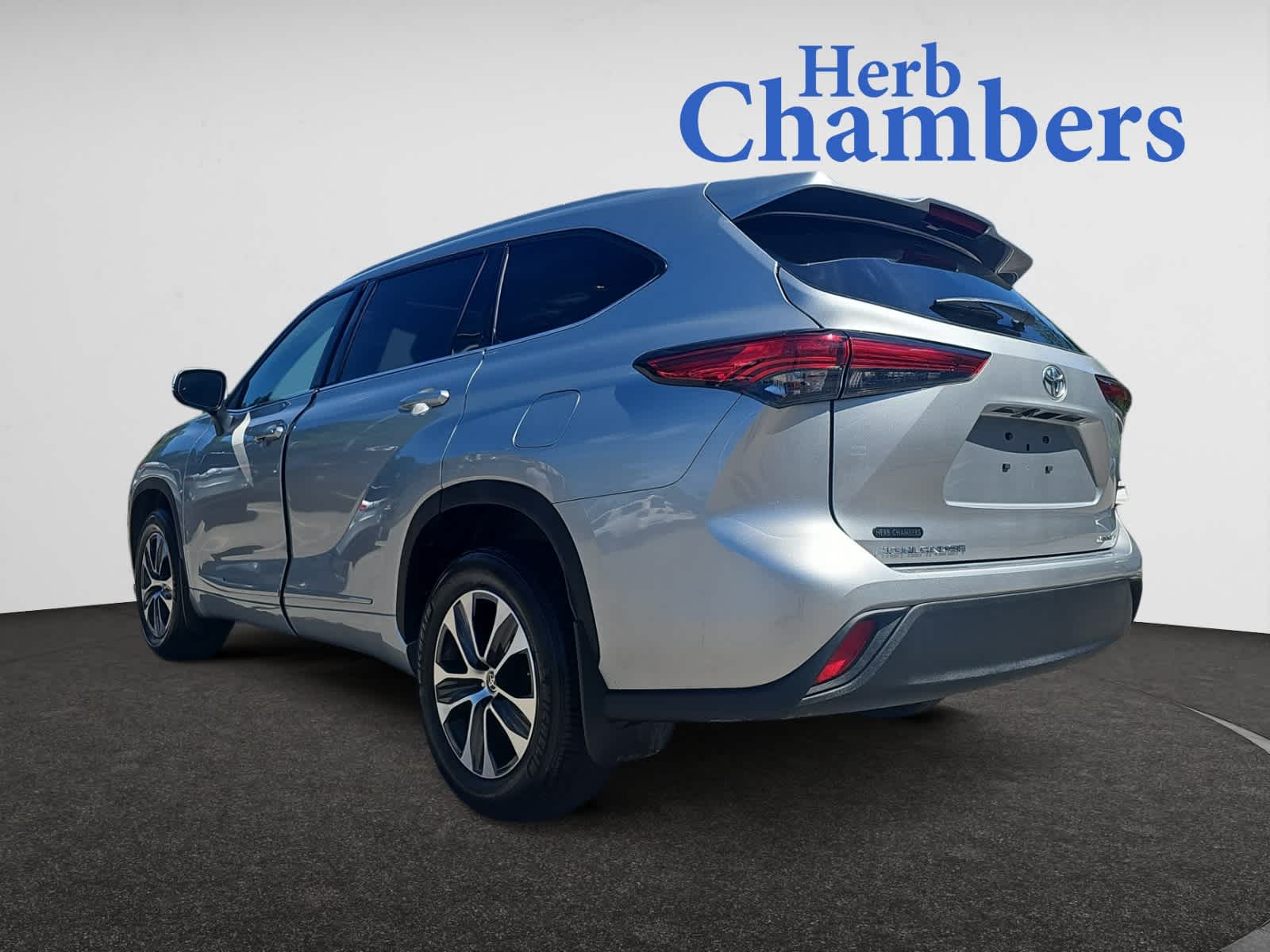 used 2022 Toyota Highlander car, priced at $39,998