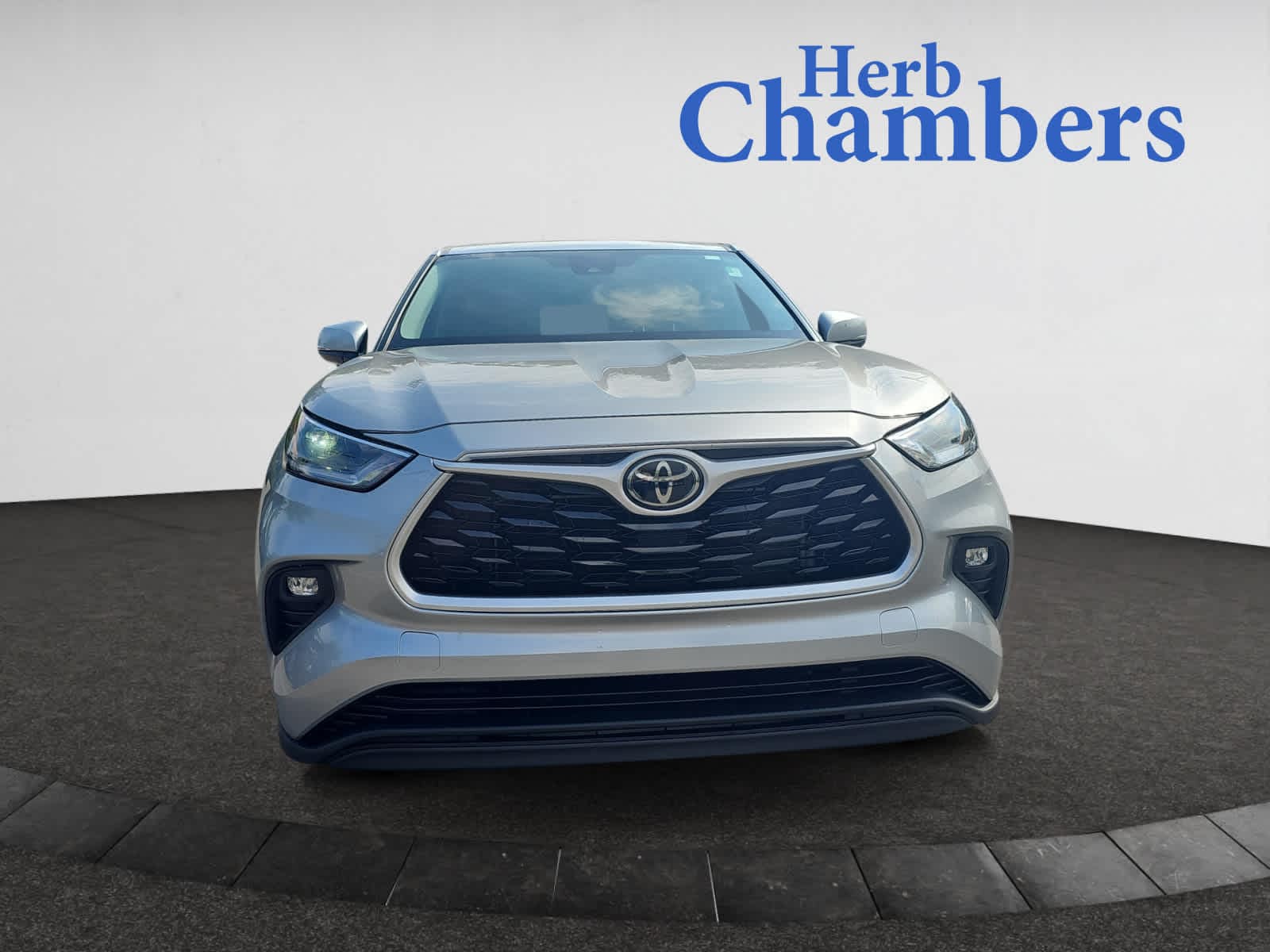 used 2021 Toyota Highlander car, priced at $30,497