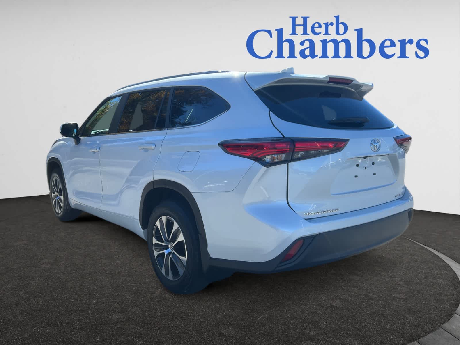 used 2023 Toyota Highlander car, priced at $43,497
