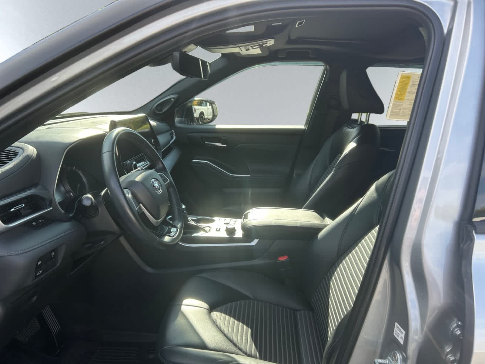 used 2023 Toyota Highlander car, priced at $45,497