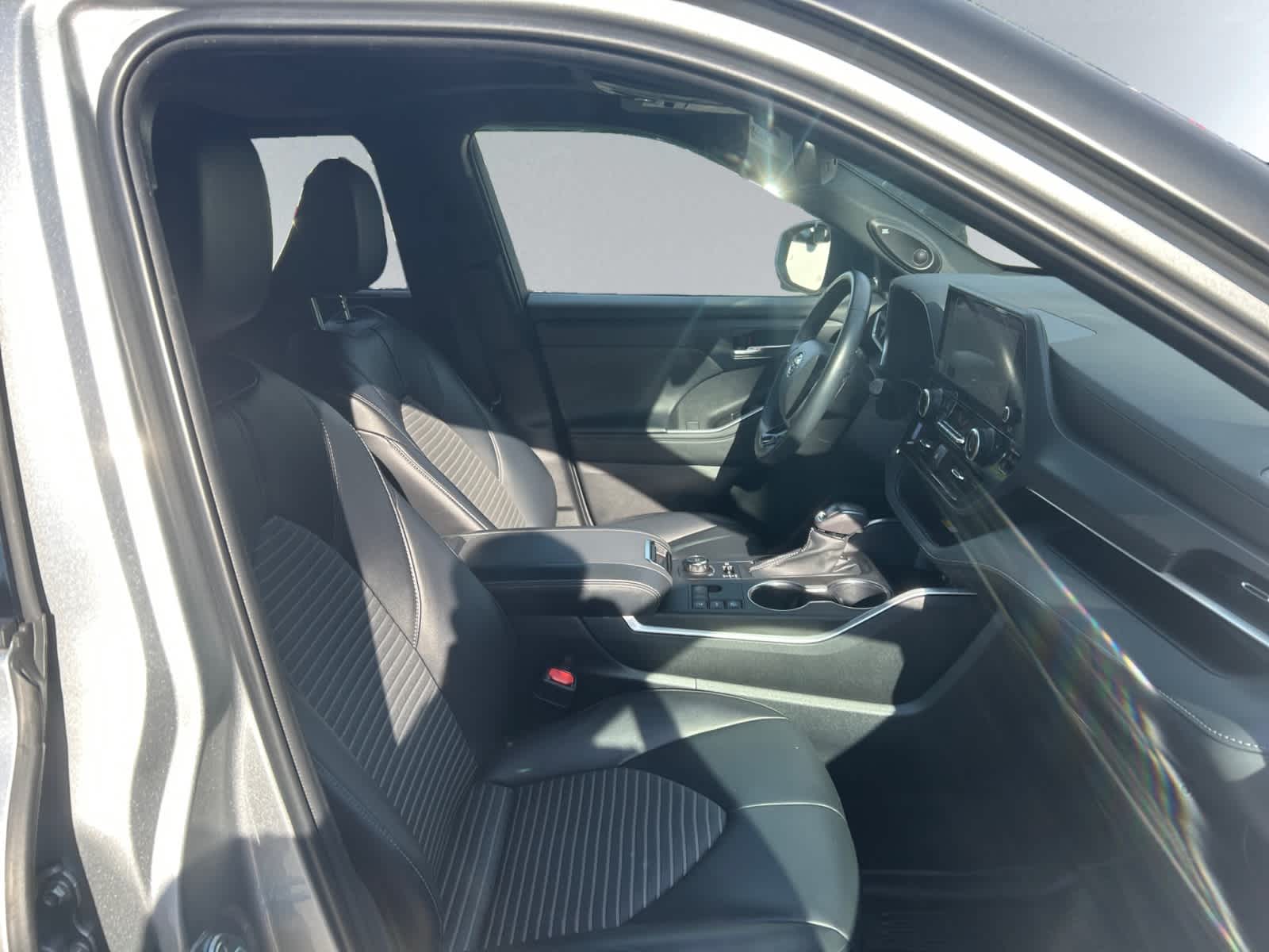 used 2023 Toyota Highlander car, priced at $45,497