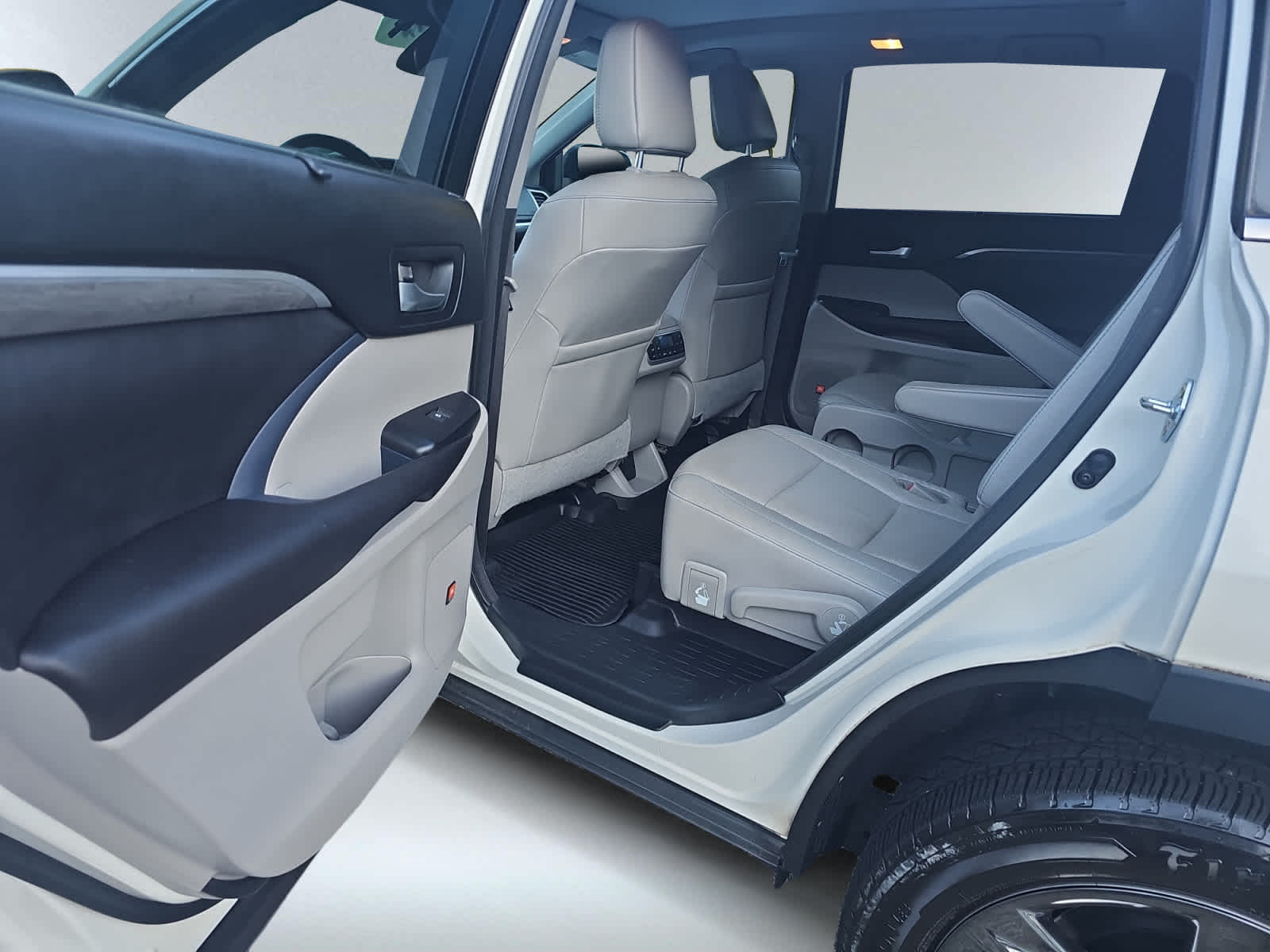 used 2017 Toyota Highlander car, priced at $34,497