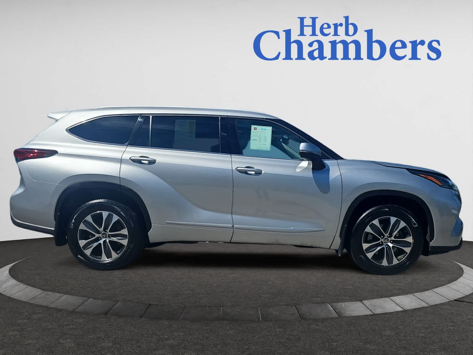 used 2022 Toyota Highlander car, priced at $39,998
