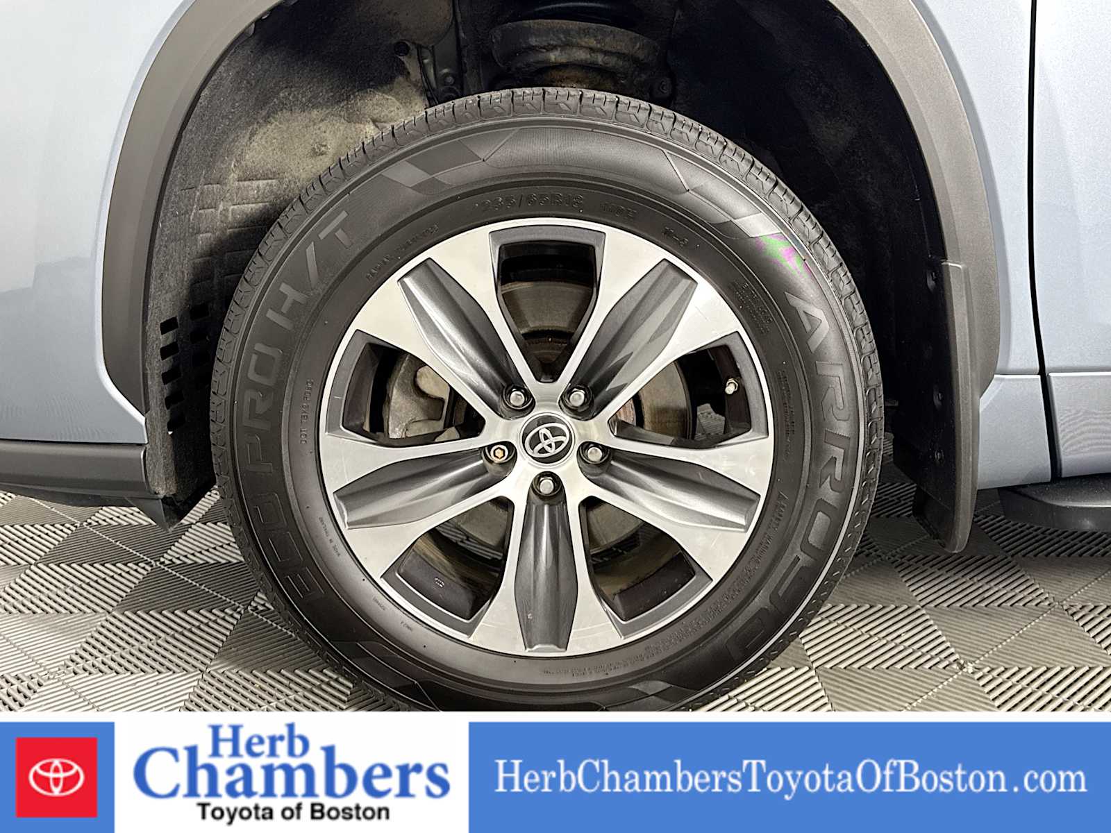 used 2020 Toyota Highlander car, priced at $32,097