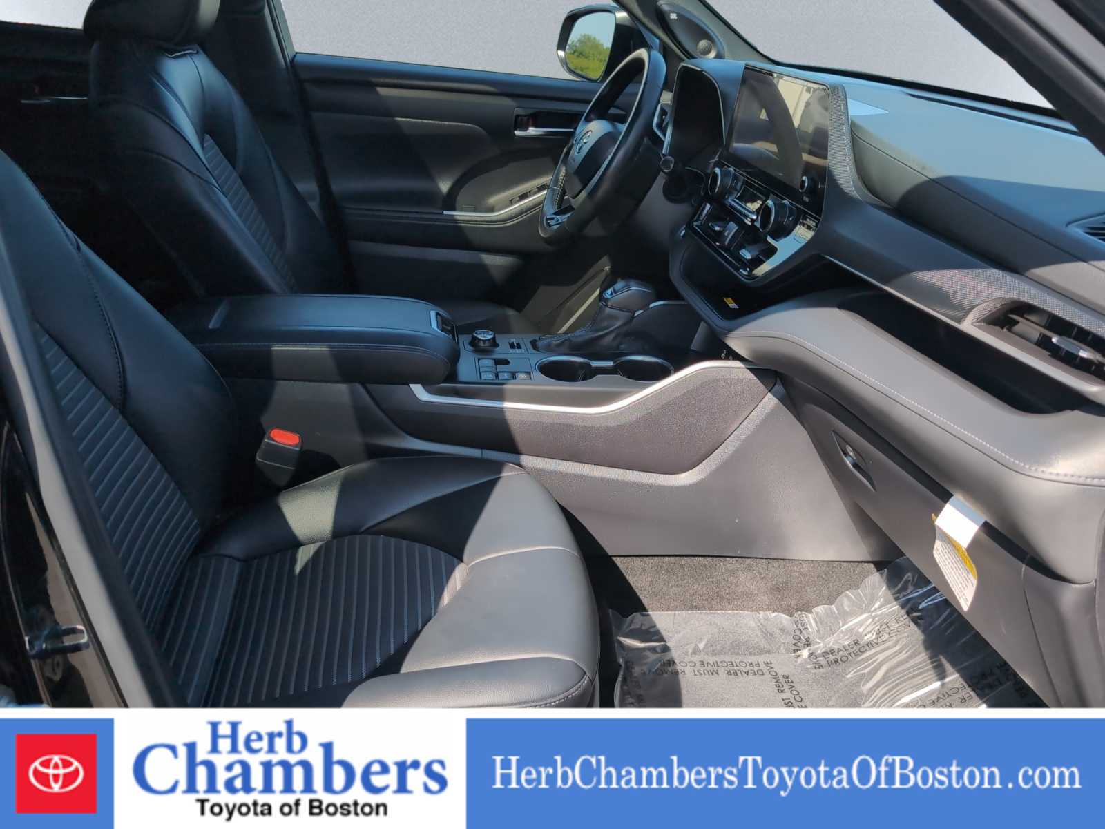 used 2024 Toyota Highlander car, priced at $44,297