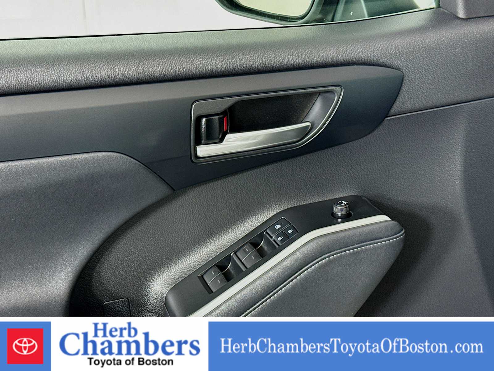 used 2021 Toyota Highlander car, priced at $32,897