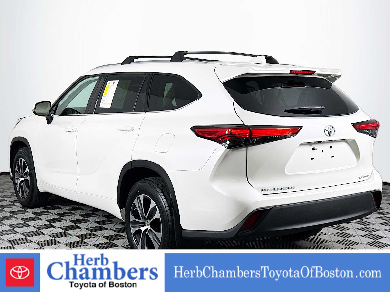 used 2021 Toyota Highlander car, priced at $32,897