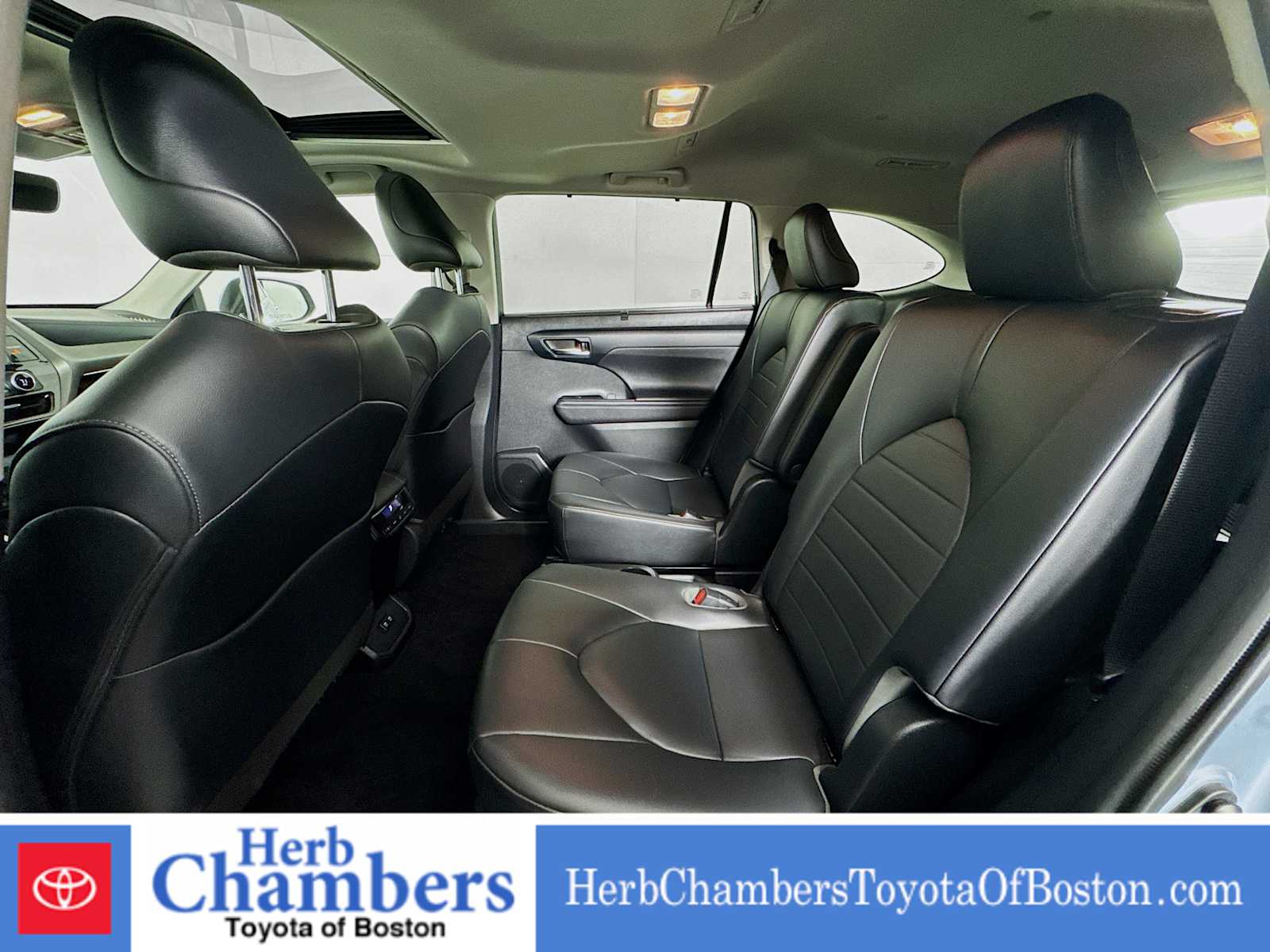 used 2020 Toyota Highlander car, priced at $32,097
