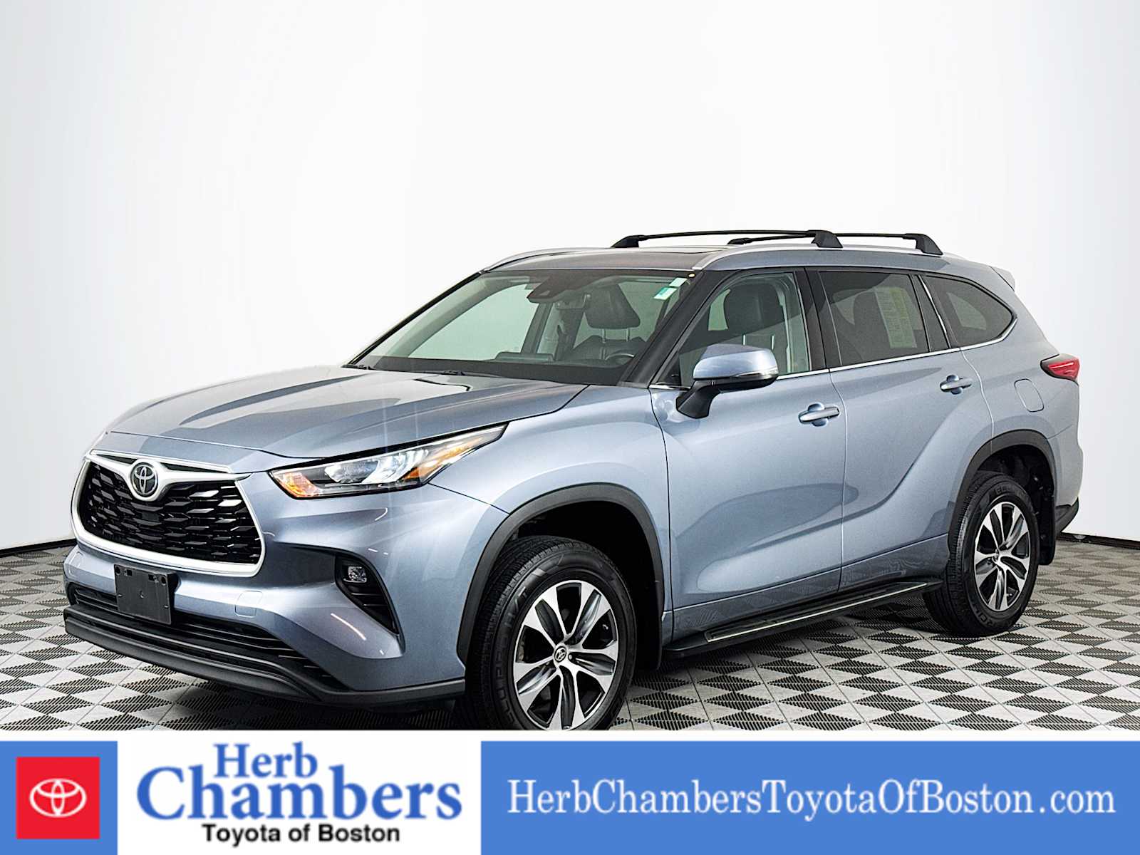 used 2020 Toyota Highlander car, priced at $32,097