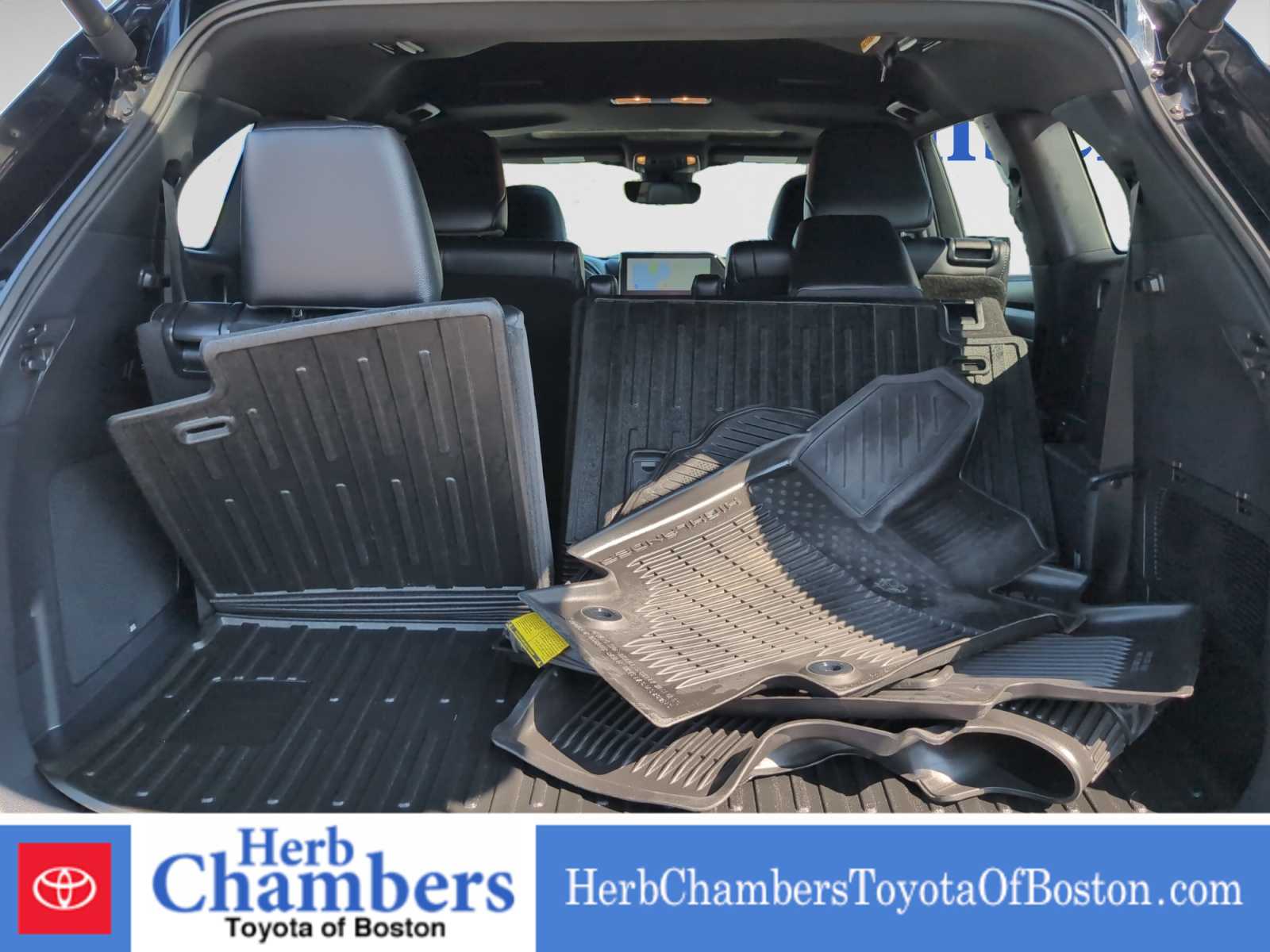 used 2024 Toyota Highlander car, priced at $44,297