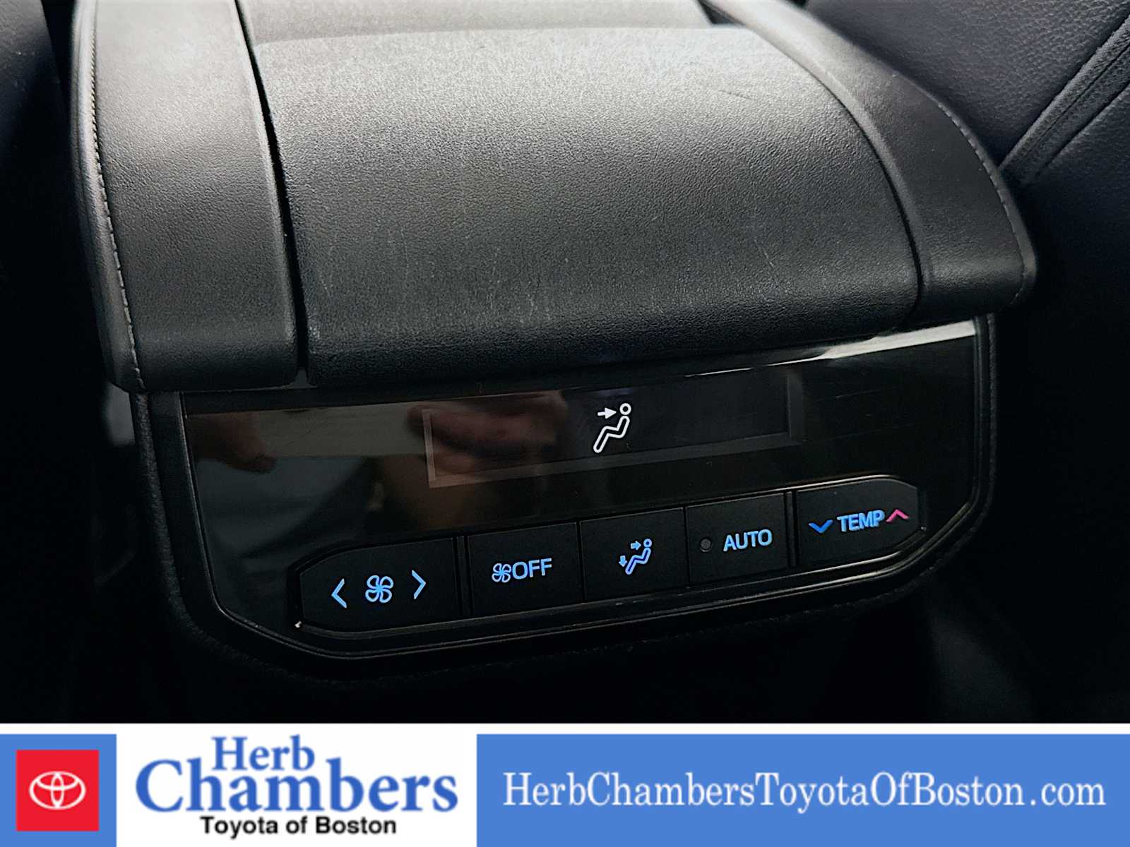 used 2021 Toyota Highlander car, priced at $32,897