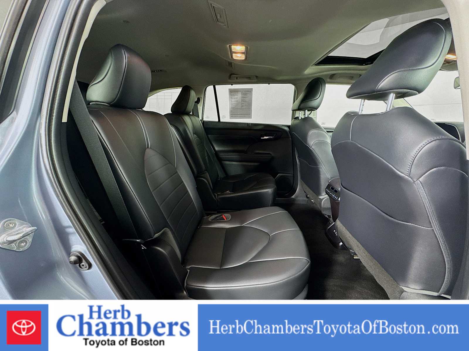 used 2020 Toyota Highlander car, priced at $32,097