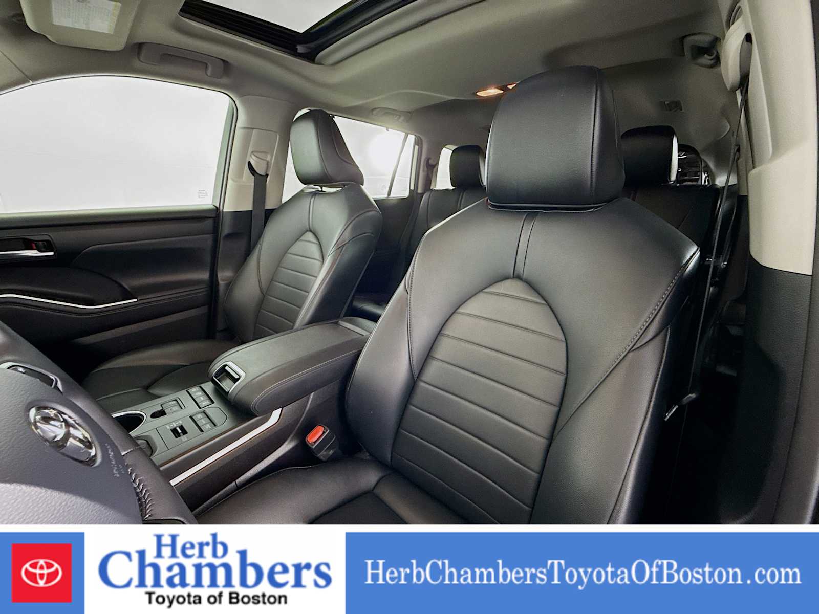 used 2021 Toyota Highlander car, priced at $32,897