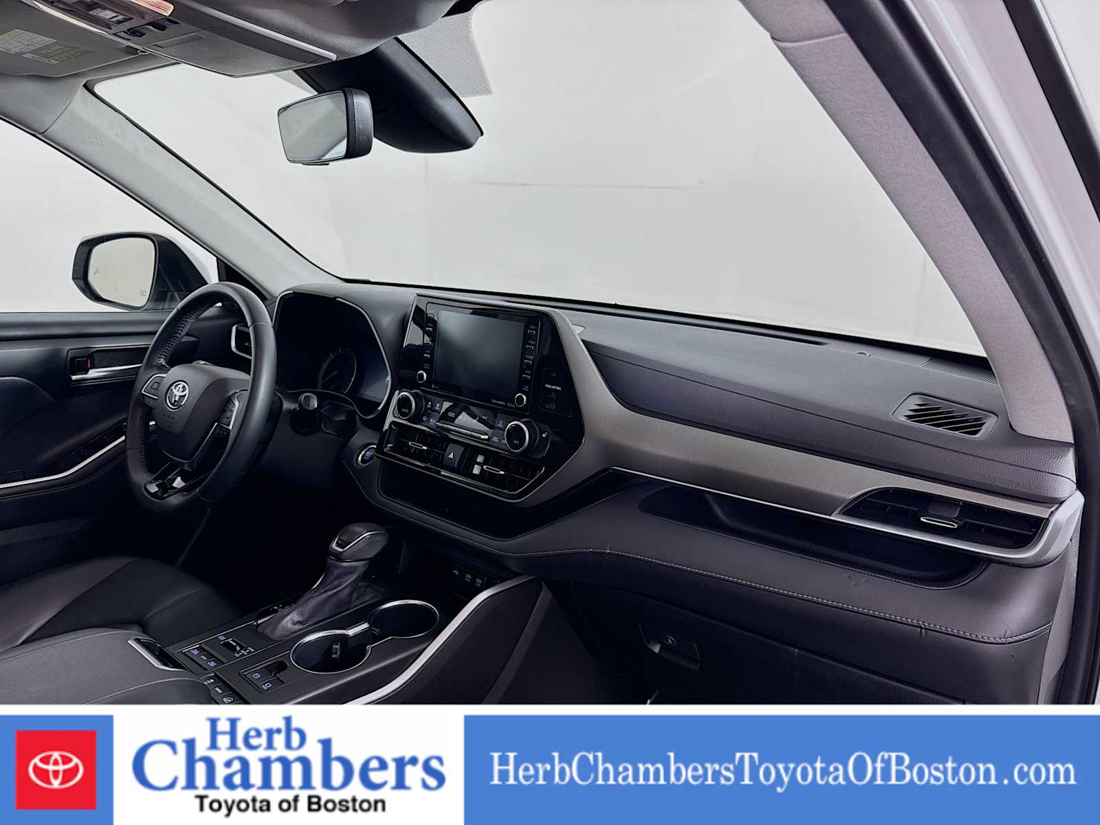 used 2021 Toyota Highlander car, priced at $32,897