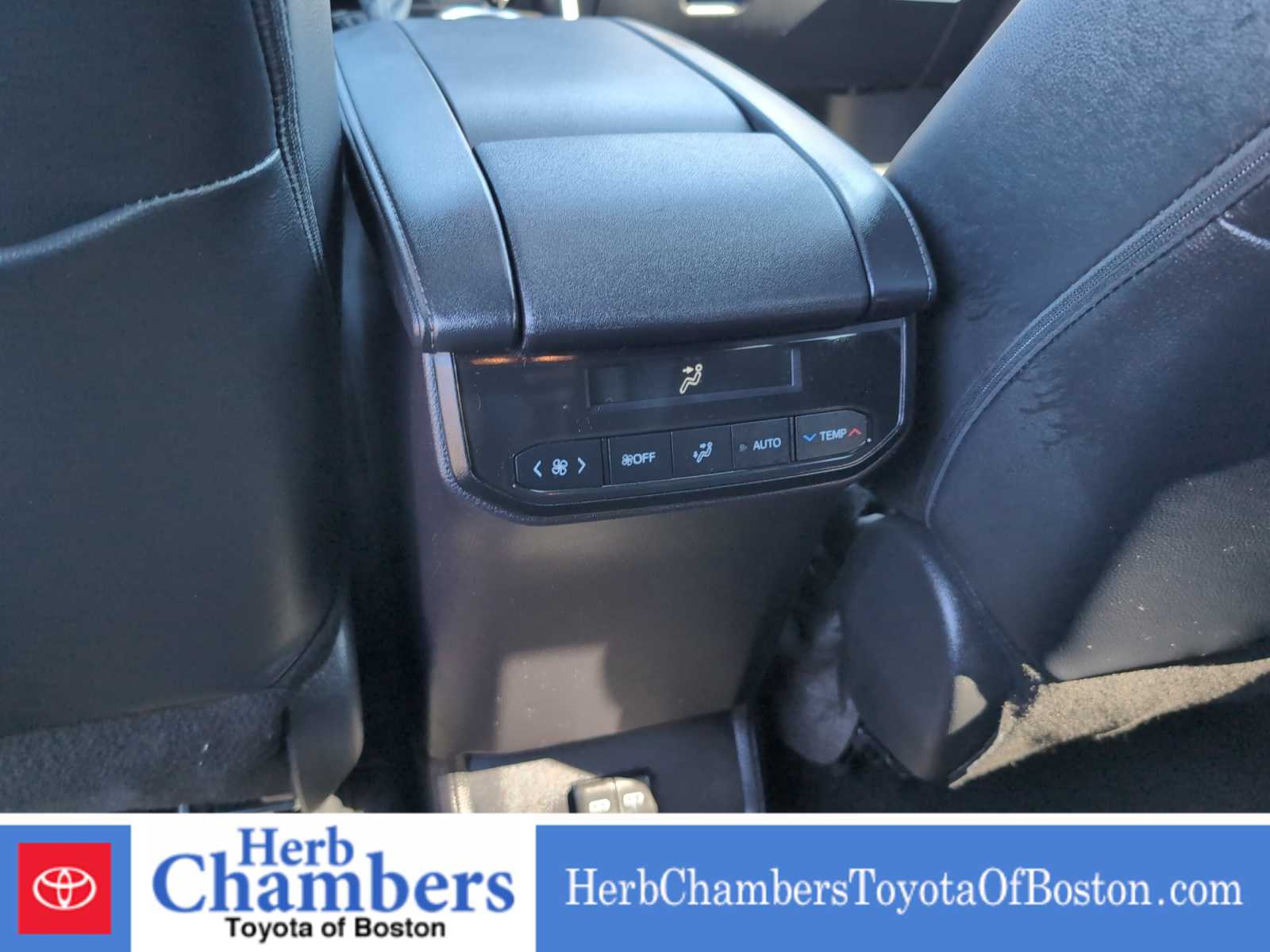used 2024 Toyota Highlander car, priced at $44,297