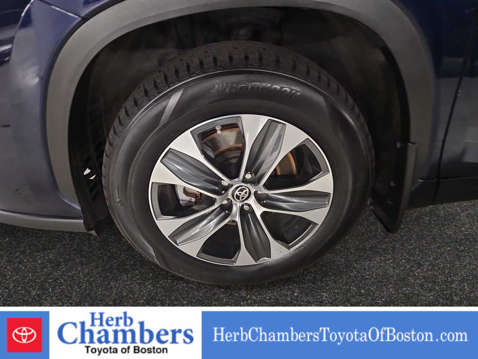 used 2021 Toyota Highlander car, priced at $35,997