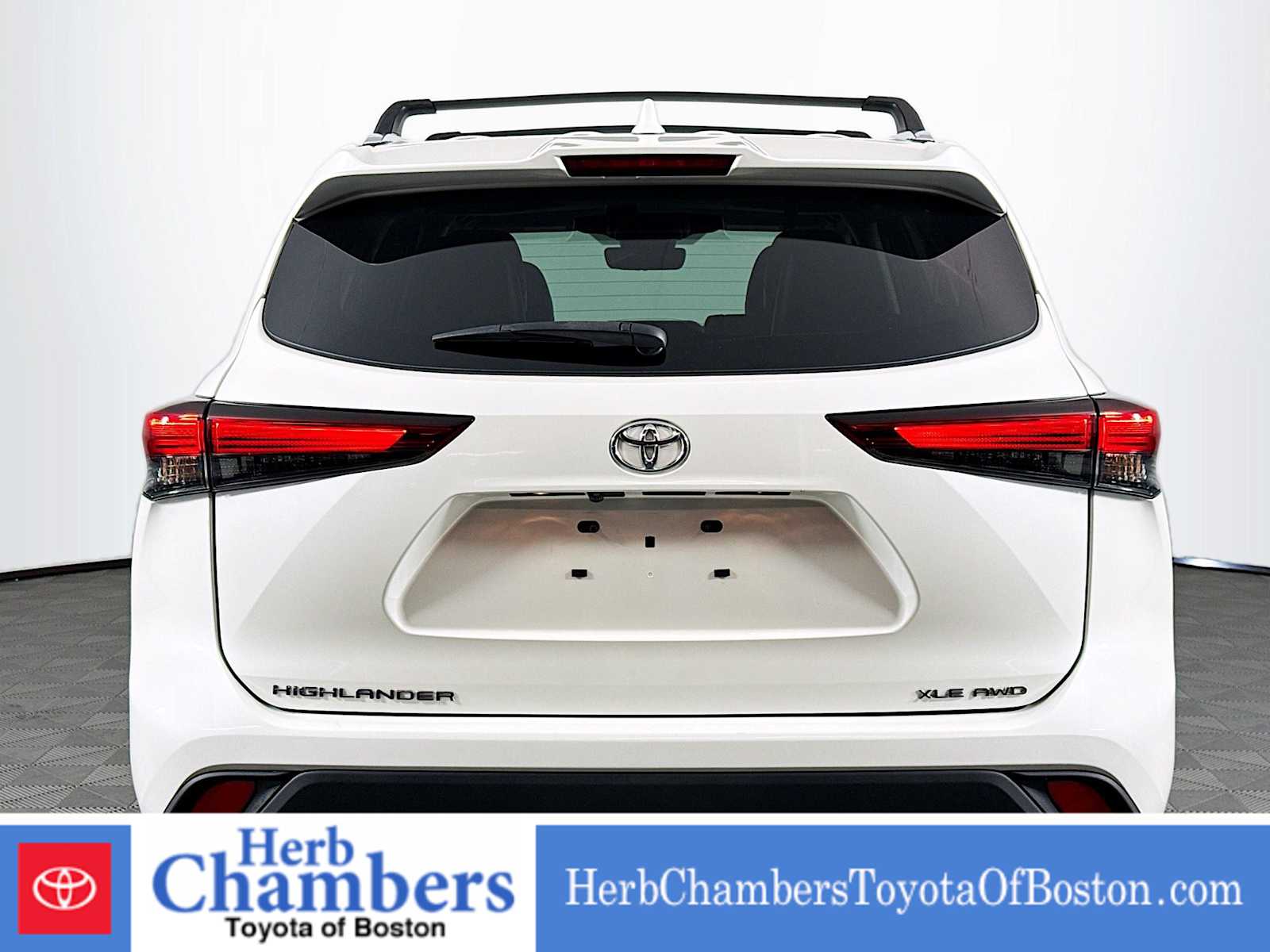 used 2021 Toyota Highlander car, priced at $32,897