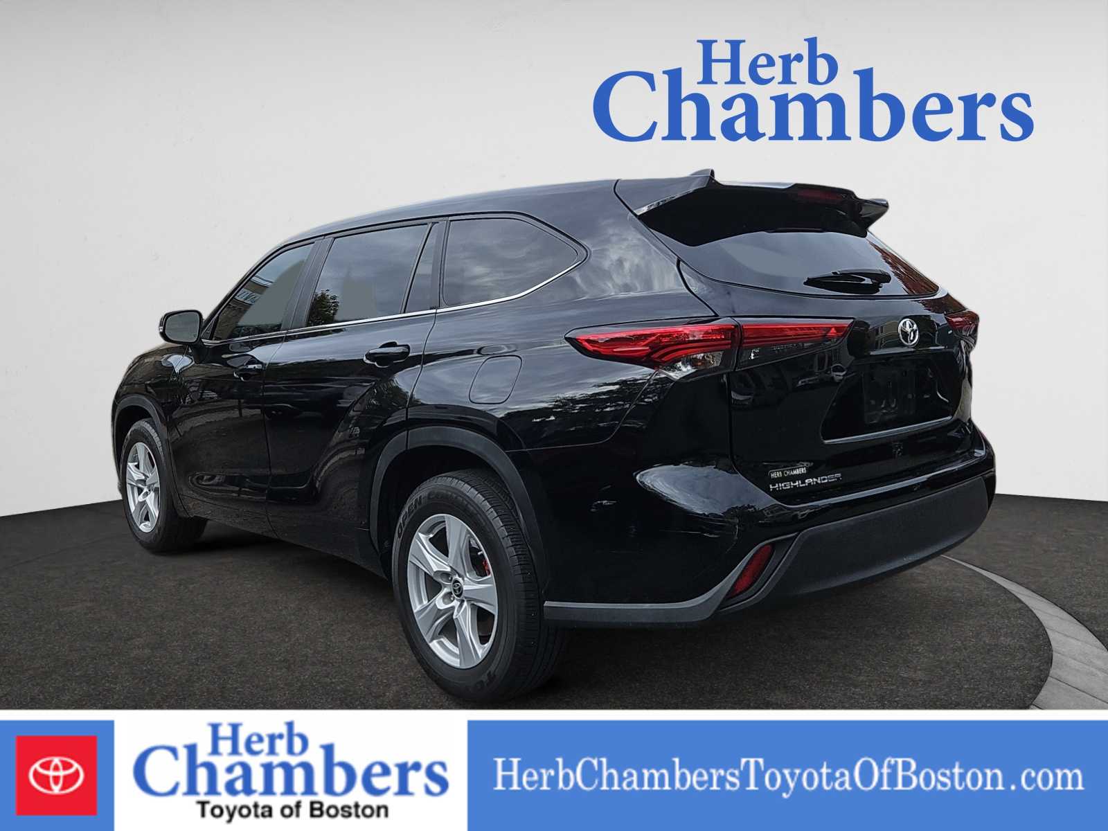 used 2023 Toyota Highlander car, priced at $34,097