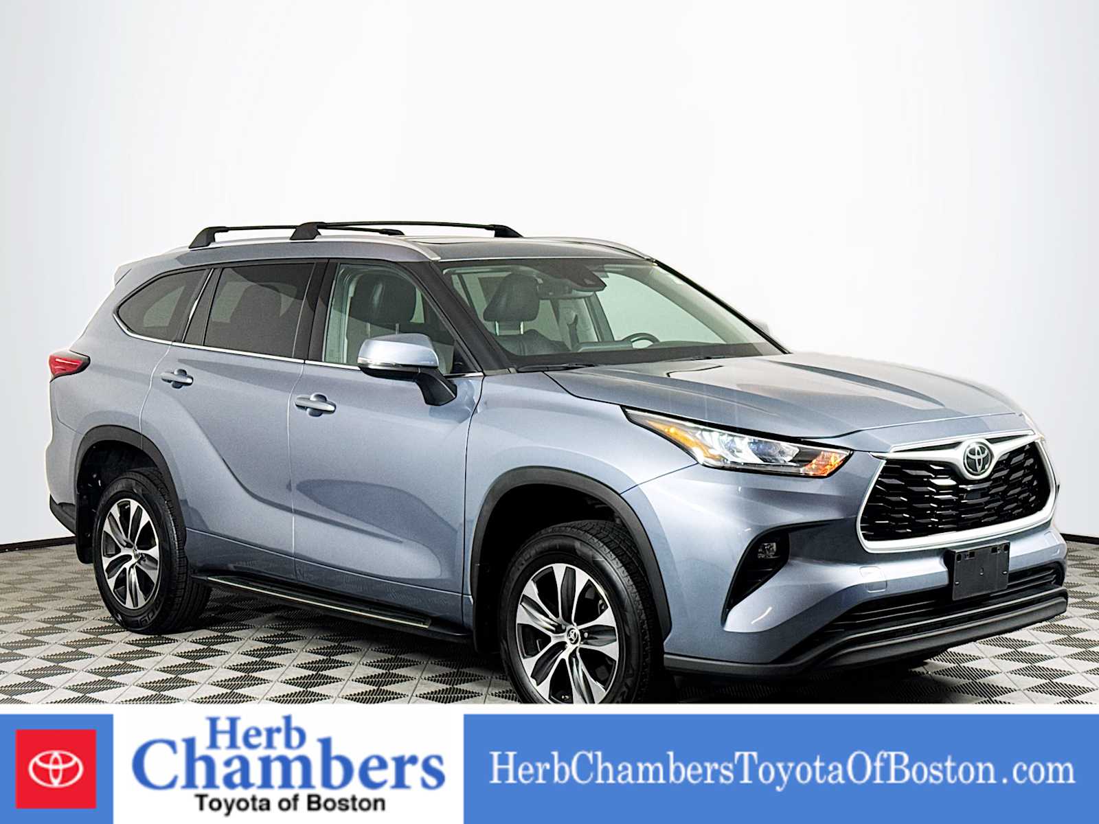 used 2020 Toyota Highlander car, priced at $32,497