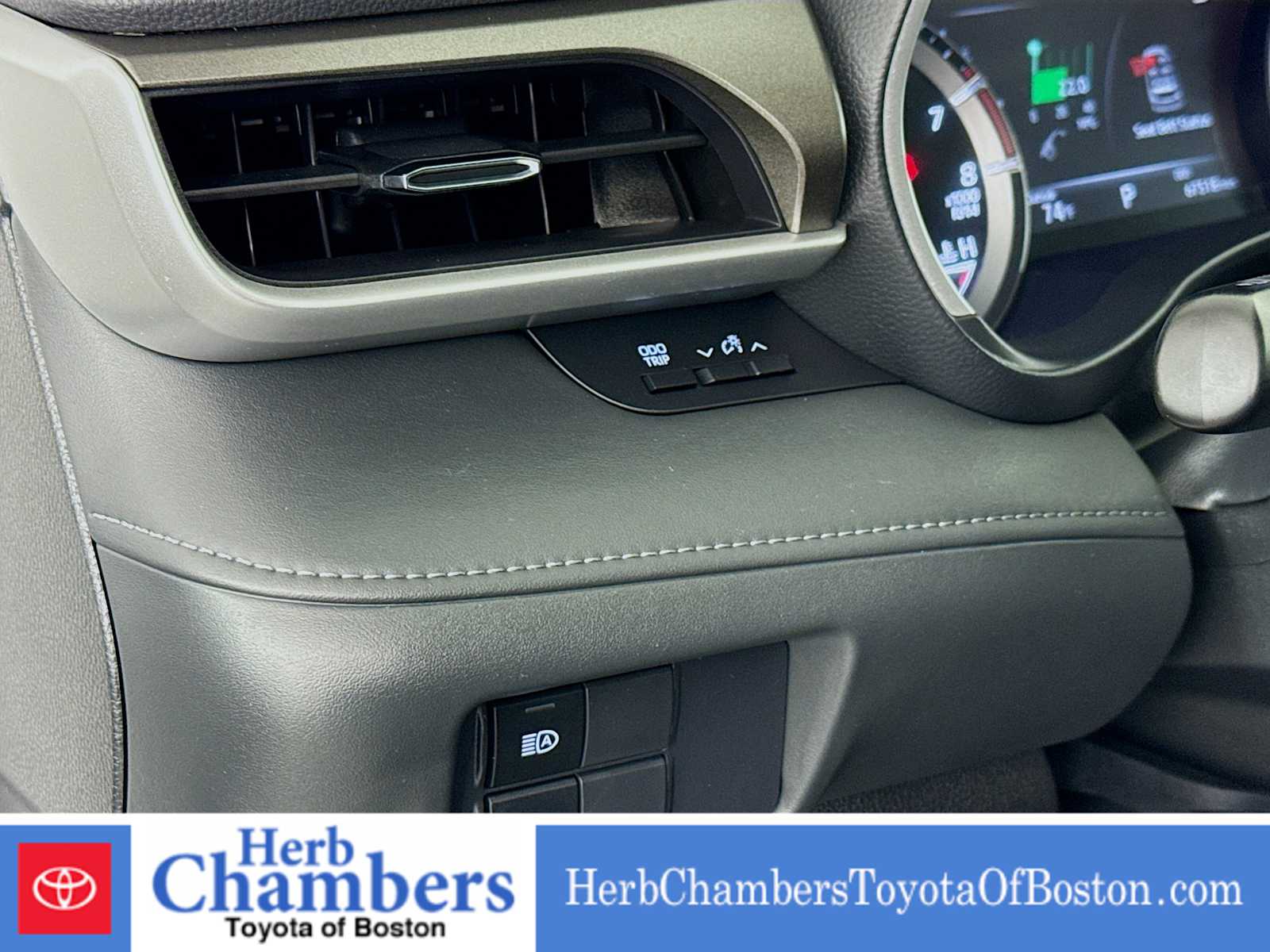 used 2021 Toyota Highlander car, priced at $32,897