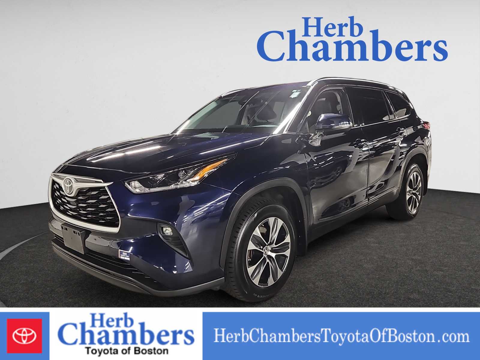 used 2021 Toyota Highlander car, priced at $35,997